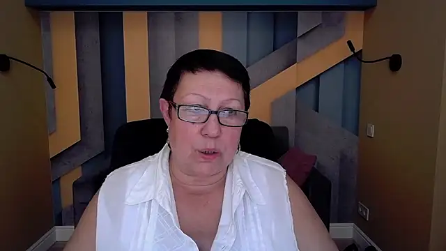 Snapshot of BarbaraTurners chatting on 10-13-25, 06:53 BarbaraTurners online show from 10-13-25, 06:53