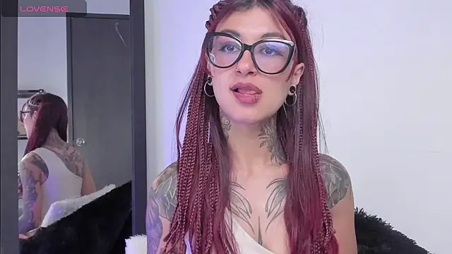 Snapshot of noemi_foxxx chatting on 05-05-26, 02:42 noemi foxxx online show from 05-05-26, 02:42