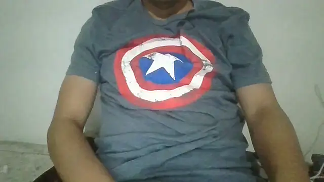 Snapshot of angeljz4 chatting on 10-15-25, 04:11 angeljz4 online show from 10-15-25, 04:11