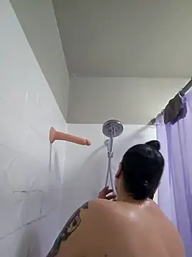 Snapshot of honeeyyy_pot chatting on 02-20-26, 05:48 honeeyyy pot online show from 02-20-26, 05:48