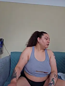 Snapshot of honeeyyy_pot chatting on 03-15-26, 08:38 honeeyyy pot online show from 03-15-26, 08:38