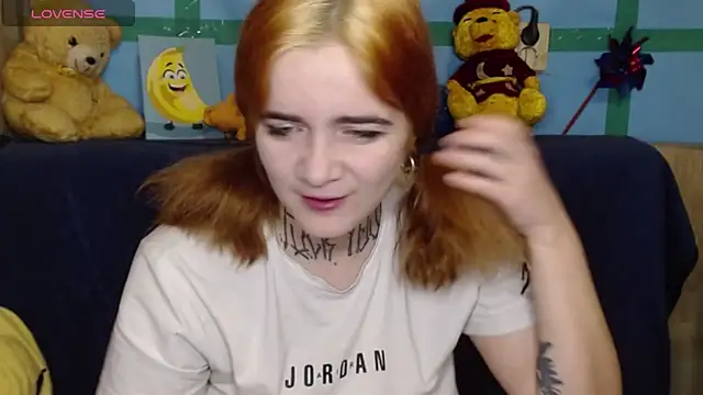 Snapshot of Yours_good_mood chatting on 03-08-25, 03:28 Yours good mood online show from 03-08-25, 03:28