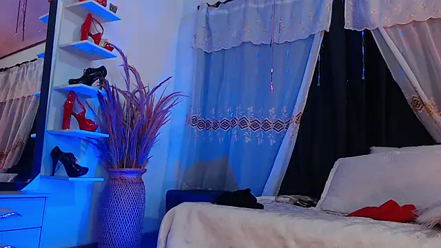 Snapshot of KorayRoussel chatting on 12-22-25, 01:55 KorayRoussel online show from 12-22-25, 01:55