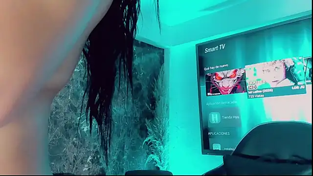 Emmaa Saenz  online show from 11-22-25, 10:30