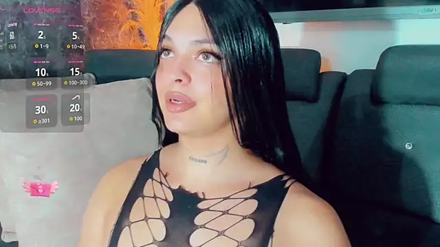 Emmaa Saenz  online show from 05-30-26, 10:37