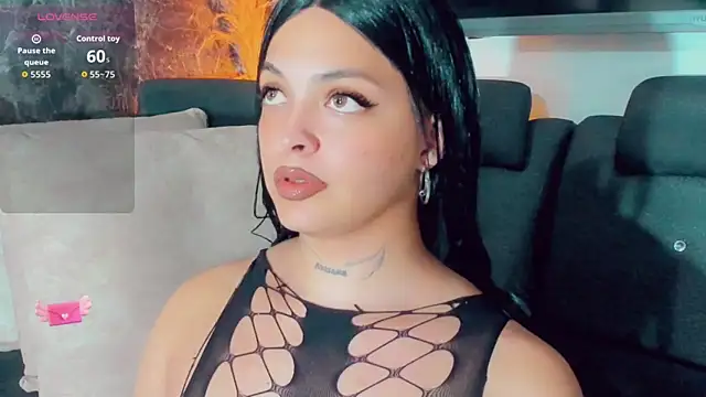 Emmaa Saenz  online show from 05-29-26, 10:05