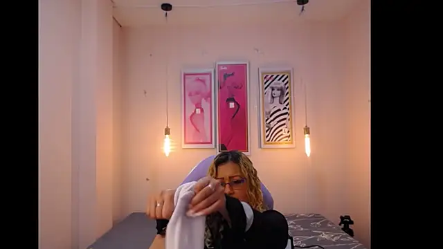 Snapshot of Veronica_escobar_ chatting on 01-21-25, 06:54 Veronica escobar online show from 01-21-25, 06:54