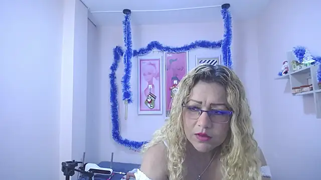 Snapshot of Veronica_escobar_ chatting on 12-24-24, 04:11 Veronica escobar online show from 12-24-24, 04:11