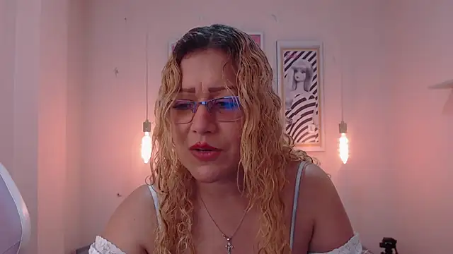 Snapshot of Veronica_escobar_ chatting on 01-25-25, 04:02 Veronica escobar online show from 01-25-25, 04:02