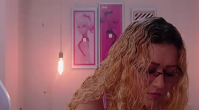 Snapshot of Veronica_escobar_ chatting on 01-31-25, 06:57 Veronica escobar online show from 01-31-25, 06:57