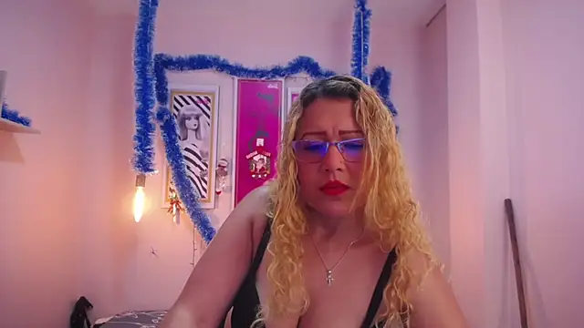 Snapshot of Veronica_escobar_ chatting on 01-14-25, 10:27 Veronica escobar online show from 01-14-25, 10:27