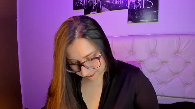 Roxxanne Bail online show from 03-06-26, 04:29