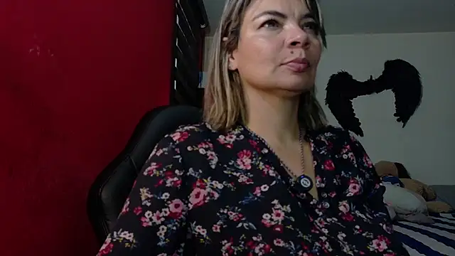 charlotedoll online show from 05-12-26, 10:49