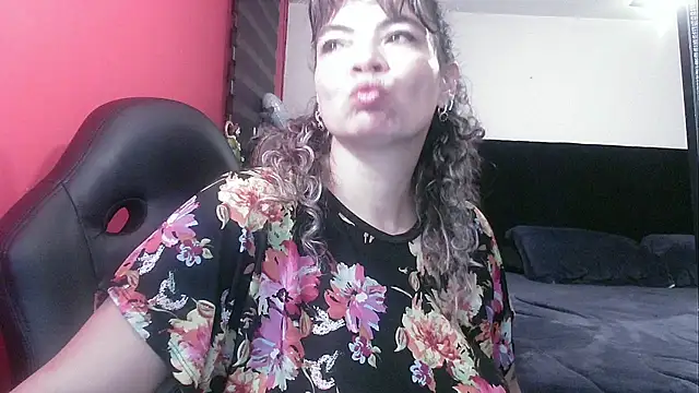 charlotedoll online show from 10-15-25, 05:17