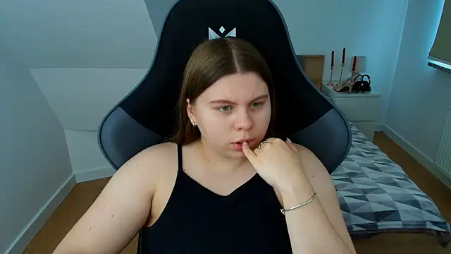 Snapshot of AbbyPleasure chatting on 06-03-26, 02:33 AbbyPleasure online show from 06-03-26, 02:33