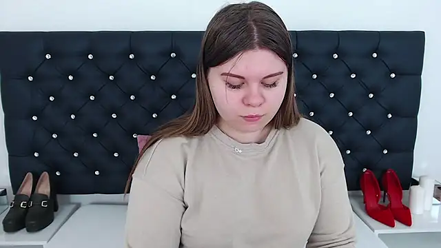 Snapshot of AbbyPleasure chatting on 03-13-25, 12:02 AbbyPleasure online show from 03-13-25, 12:02