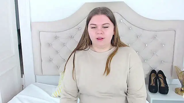 Snapshot of AbbyPleasure chatting on 02-07-25, 01:01 AbbyPleasure online show from 02-07-25, 01:01