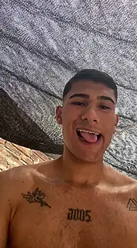 Snapshot of santi_latino chatting on 03-16-25, 04:34 santi latino online show from 03-16-25, 04:34