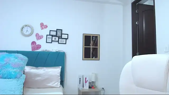 Snapshot of kamila_lopez chatting on 03-17-25, 10:08 kamila lopez online show from 03-17-25, 10:08