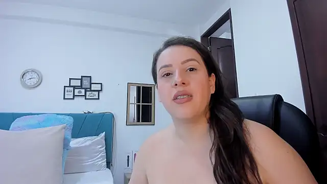 Snapshot of kamila_lopez chatting on 10-24-25, 09:25 kamila lopez online show from 10-24-25, 09:25