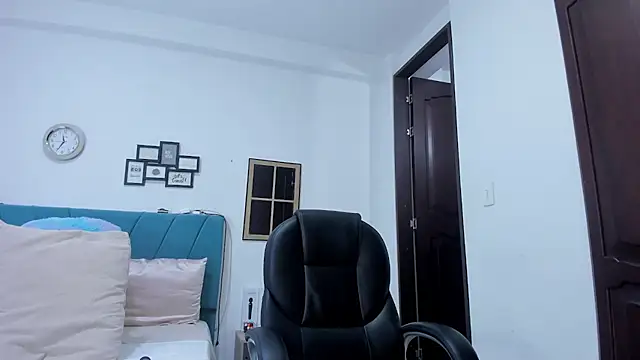 Snapshot of kamila_lopez chatting on 11-30-25, 07:03 kamila lopez online show from 11-30-25, 07:03