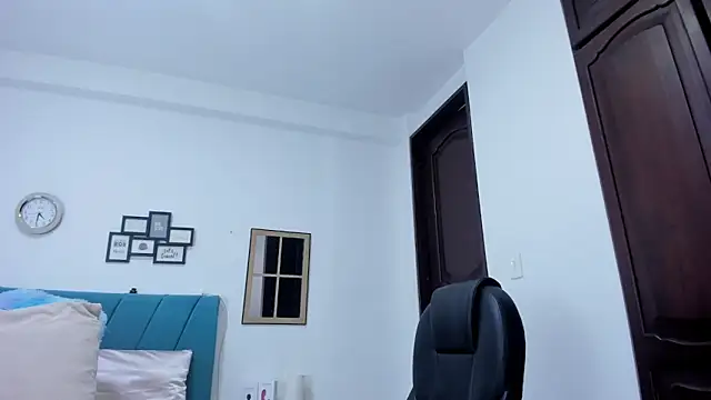 Snapshot of kamila_lopez chatting on 11-11-25, 09:42 kamila lopez online show from 11-11-25, 09:42