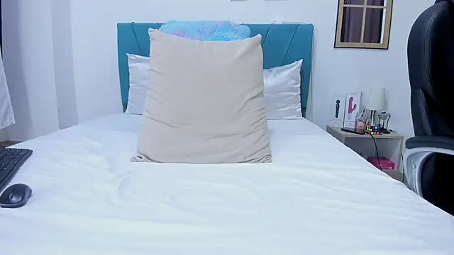 Snapshot of kamila_lopez chatting on 10-25-25, 10:54 kamila lopez online show from 10-25-25, 10:54