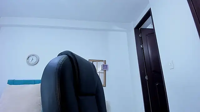 Snapshot of kamila_lopez chatting on 02-21-26, 08:44 kamila lopez online show from 02-21-26, 08:44