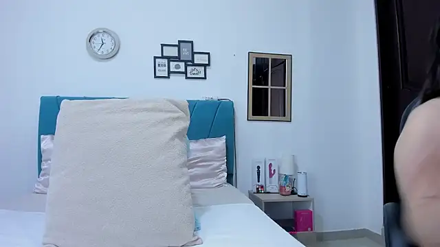 Snapshot of kamila_lopez chatting on 11-25-25, 10:43 kamila lopez online show from 11-25-25, 10:43