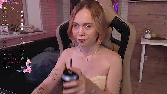 Snapshot of lucy_mirror chatting on 09-17-25, 08:11 lucy mirror online show from 09-17-25, 08:11