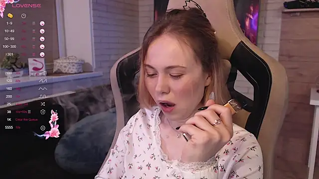 Snapshot of lucy_mirror chatting on 10-09-25, 08:53 lucy mirror online show from 10-09-25, 08:53