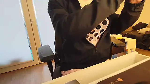 Snapshot of Hot_ToyBoy6974 chatting on 01-04-25, 03:07 Hot ToyBoy6974 online show from 01-04-25, 03:07