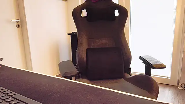 Snapshot of Hot_ToyBoy6974 chatting on 12-14-24, 12:11 Hot ToyBoy6974 online show from 12-14-24, 12:11