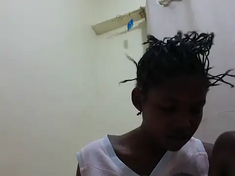 Snapshot of queen-sasha chatting on 06-27-26, 04:02 queen-sasha online show from 06-27-26, 04:02