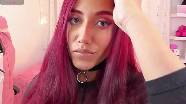 Snapshot of veronicaxx69 chatting on 09-25-25, 04:18 veronicaxx69 online show from 09-25-25, 04:18