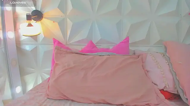 Snapshot of cute_latinaxxx chatting on 05-19-26, 01:43 cute latinaxxx online show from 05-19-26, 01:43