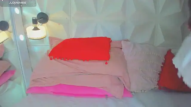 Snapshot of cute_latinaxxx chatting on 05-17-26, 01:38 cute latinaxxx online show from 05-17-26, 01:38