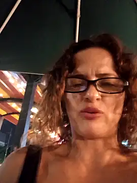 Snapshot of CioniWeiss chatting on 03-08-25, 02:01 CioniWeiss online show from 03-08-25, 02:01