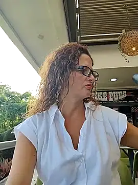 Snapshot of CioniWeiss chatting on 10-07-25, 09:05 CioniWeiss online show from 10-07-25, 09:05