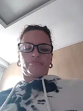 Snapshot of CioniWeiss chatting on 11-05-25, 08:34 CioniWeiss online show from 11-05-25, 08:34