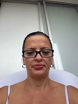 Snapshot of CioniWeiss chatting on 11-24-25, 12:16 CioniWeiss online show from 11-24-25, 12:16