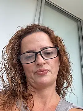 Snapshot of CioniWeiss chatting on 11-10-25, 07:52 CioniWeiss online show from 11-10-25, 07:52