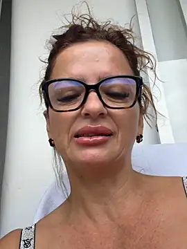 Snapshot of CioniWeiss chatting on 12-15-25, 12:44 CioniWeiss online show from 12-15-25, 12:44