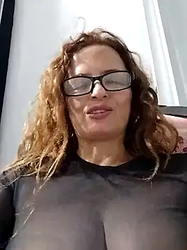 Snapshot of CioniWeiss chatting on 09-18-25, 03:42 CioniWeiss online show from 09-18-25, 03:42