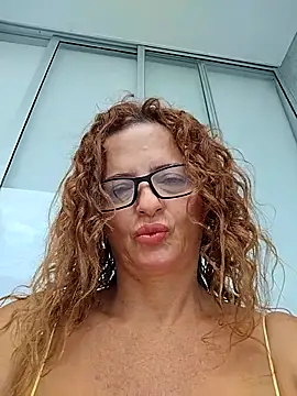 Snapshot of CioniWeiss chatting on 10-04-25, 02:40 CioniWeiss online show from 10-04-25, 02:40