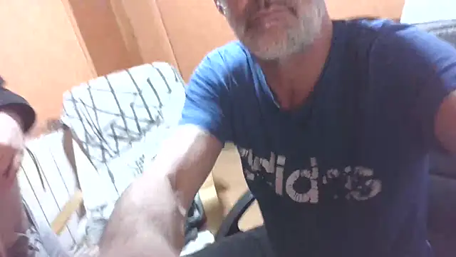 Snapshot of Lia_Y_PatrickX chatting on 12-21-25, 02:46 Lia Y PatrickX online show from 12-21-25, 02:46