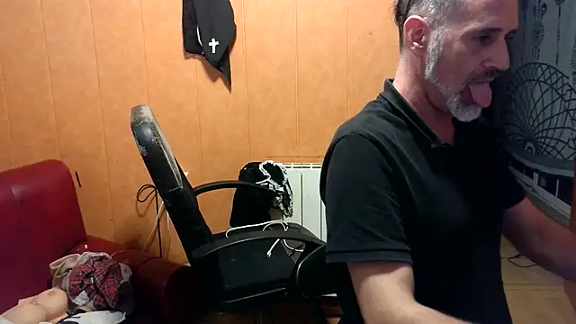 Snapshot of Lia_Y_PatrickX chatting on 09-30-25, 09:54 Lia Y PatrickX online show from 09-30-25, 09:54