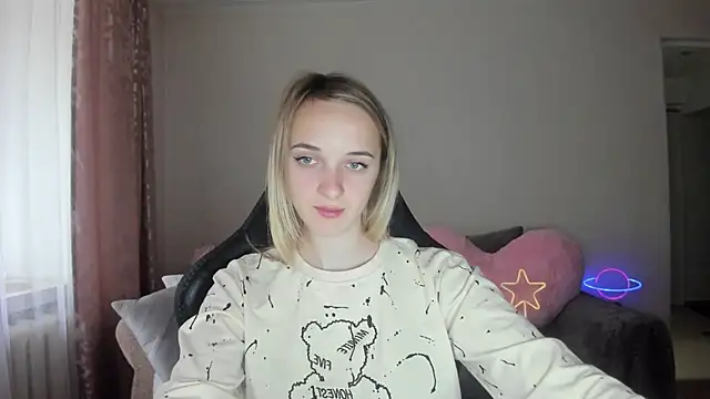 Snapshot of RouseReed chatting on 10-10-25, 12:06 RouseReed online show from 10-10-25, 12:06