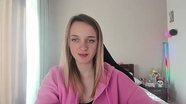 Snapshot of RouseReed chatting on 03-06-25, 01:24 RouseReed online show from 03-06-25, 01:24