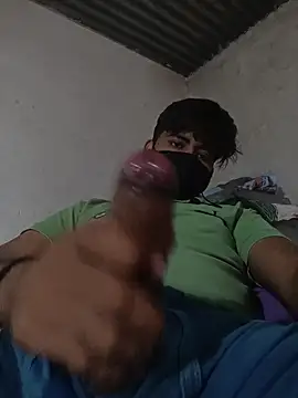 Snapshot of Pussy_lover_33 chatting on 10-31-25, 03:47 Pussy lover 33 online show from 10-31-25, 03:47